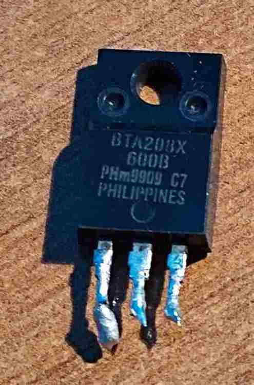 5 Triac BTA 208X.jpg